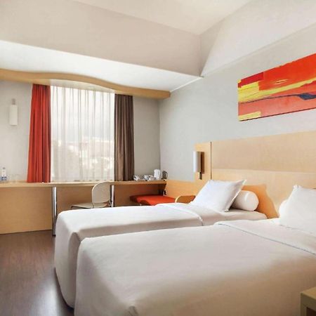 Horison Arcadia Wahid Hasyim Hotel Jakarta Bagian luar foto